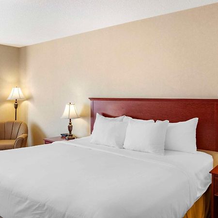 Quality Inn & Suites Edmonton International Airport Leduc Exterior foto