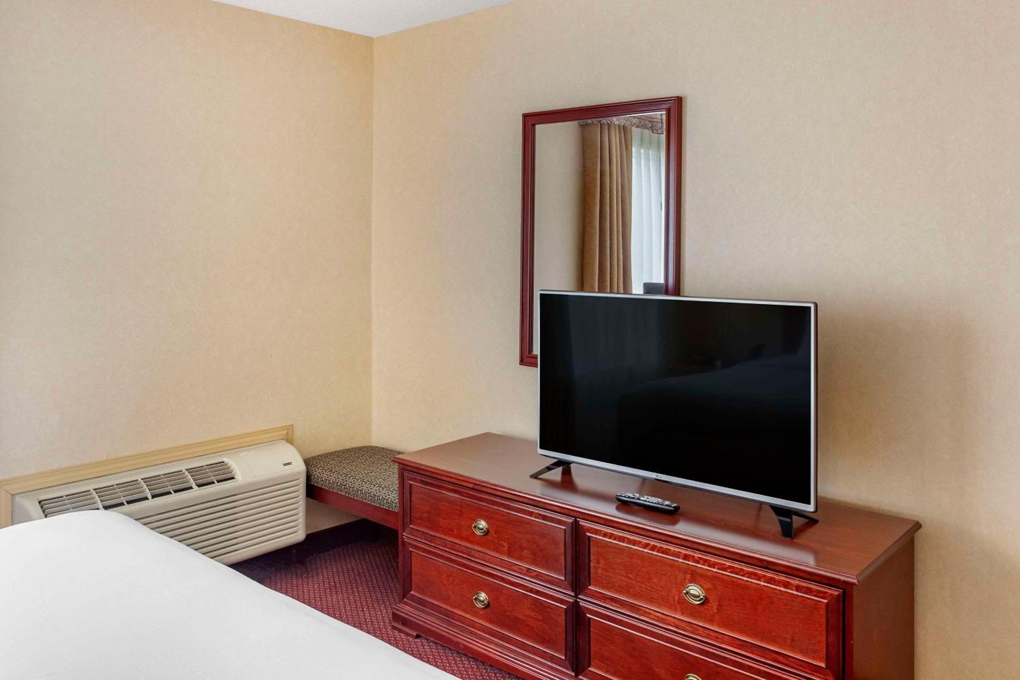 Quality Inn & Suites Edmonton International Airport Leduc Exterior foto