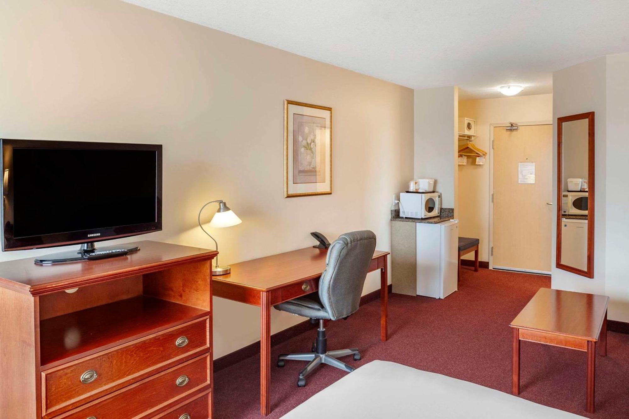 Quality Inn & Suites Edmonton International Airport Leduc Exterior foto