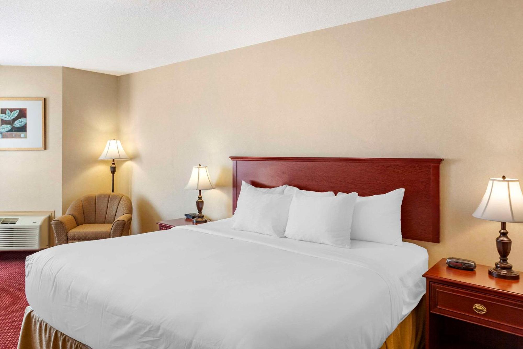Quality Inn & Suites Edmonton International Airport Leduc Exterior foto