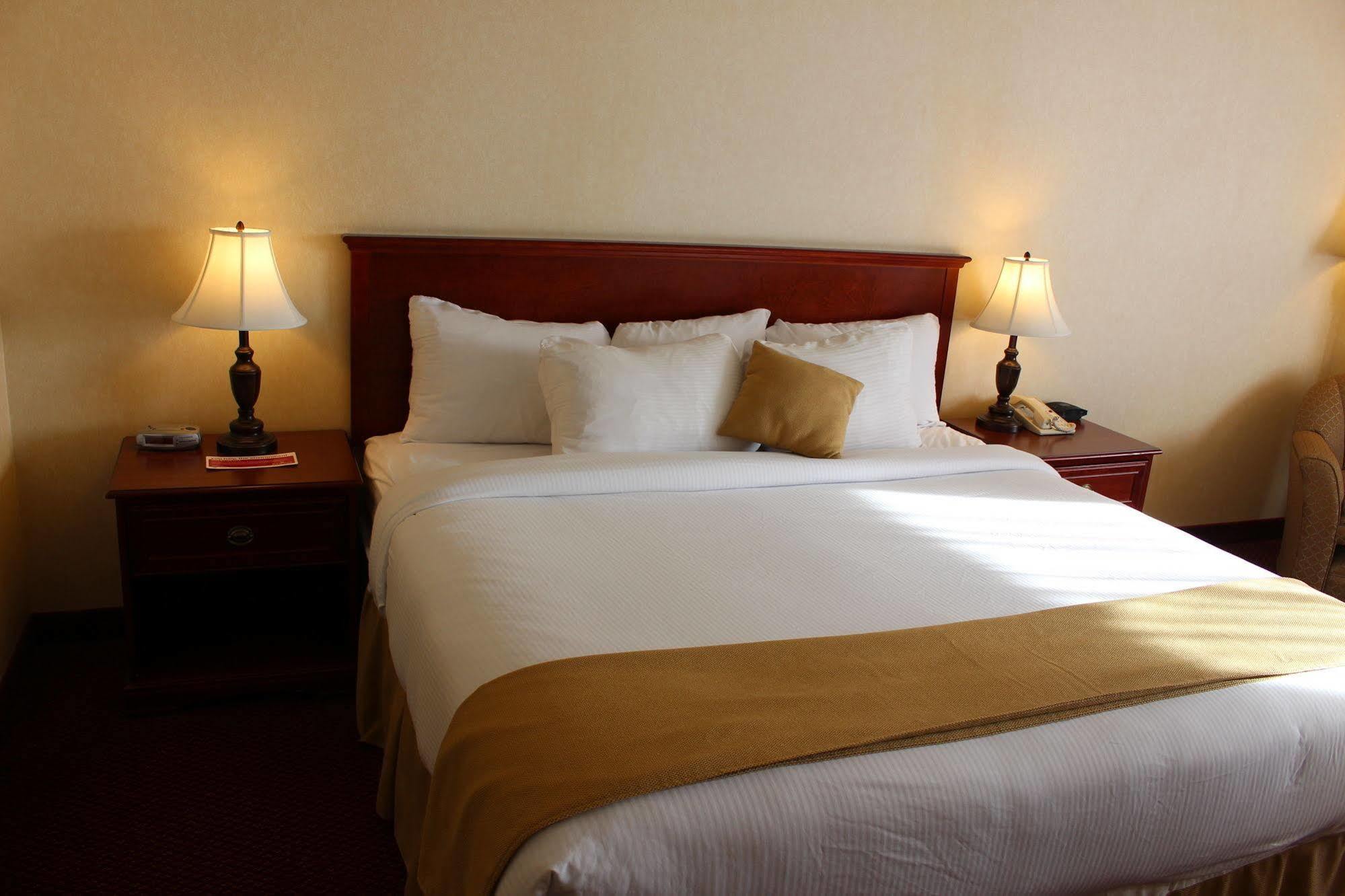 Quality Inn & Suites Edmonton International Airport Leduc Exterior foto